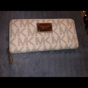 ❌SOLD❌Michael Kors Wallet